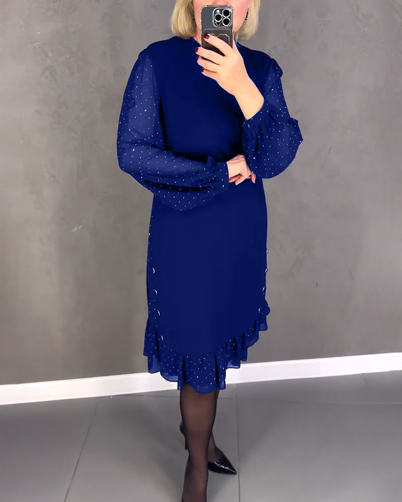 Elegantní šaty s puntíky a dlouhými rukávy
