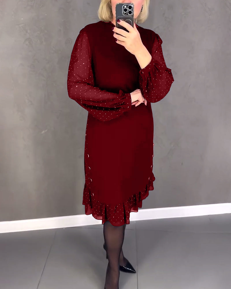 Elegantní šaty s puntíky a dlouhými rukávy