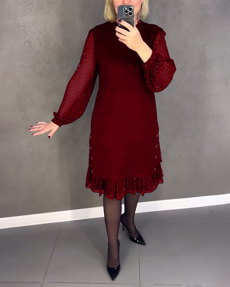 Elegantní šaty s puntíky a dlouhými rukávy