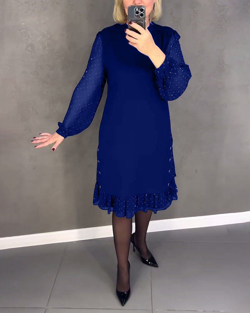 Elegantní šaty s puntíky a dlouhými rukávy