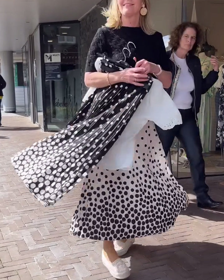 Elegantní plisovaná sukně s puntíky