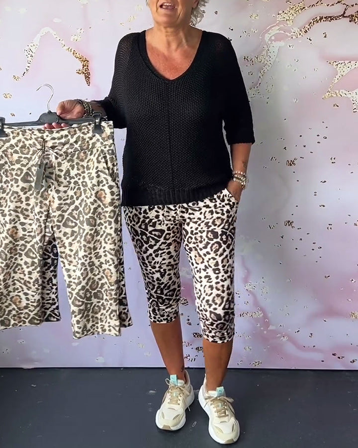 Úzké krátké kalhoty s leopardím potiskem