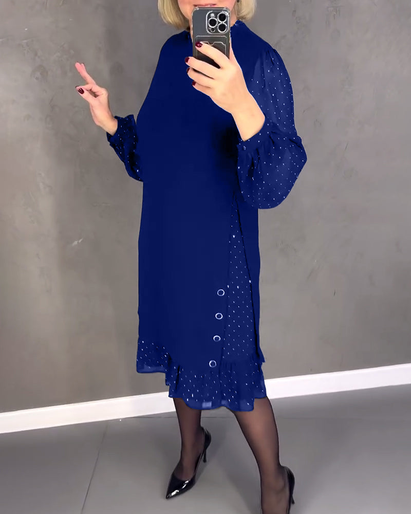 Elegantní šaty s puntíky a dlouhými rukávy