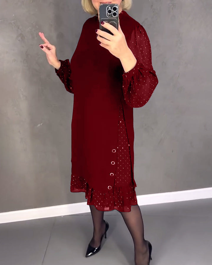 Elegantní šaty s puntíky a dlouhými rukávy
