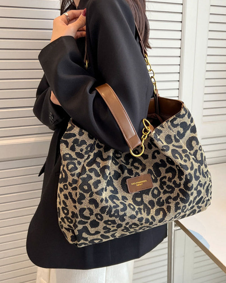 Kabelka přes rameno s leopardím vzorem