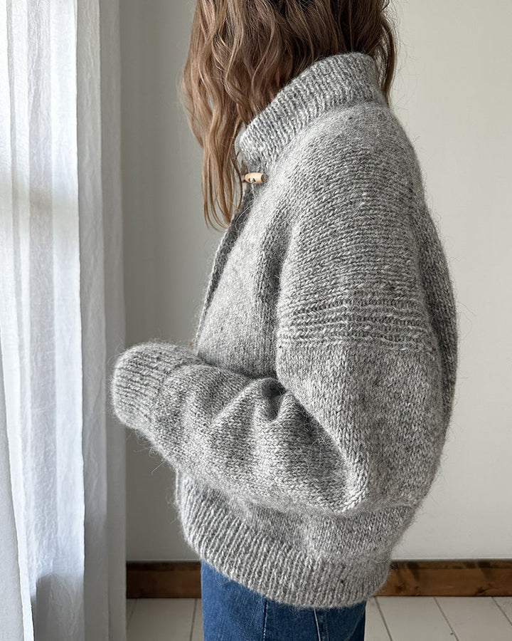 Jednobarevný cardigan s vysokým límcem a rohovými knoflíky