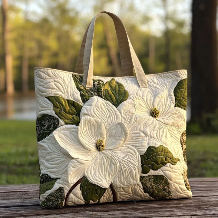 Prošívaná taška s elegantními bílými liliemi