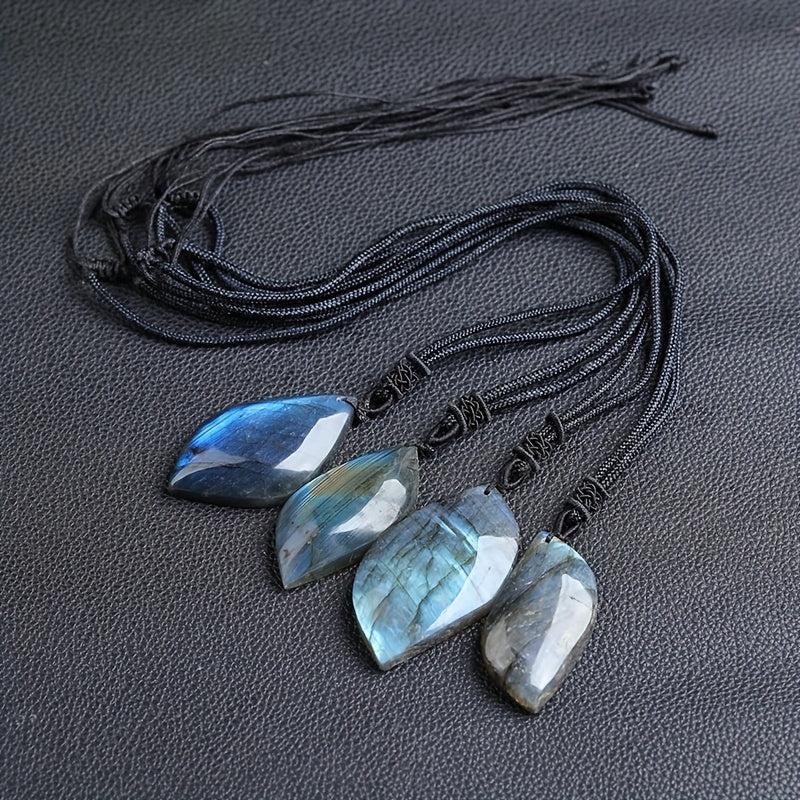 Magický náhrdelník s měsíčním kamenem