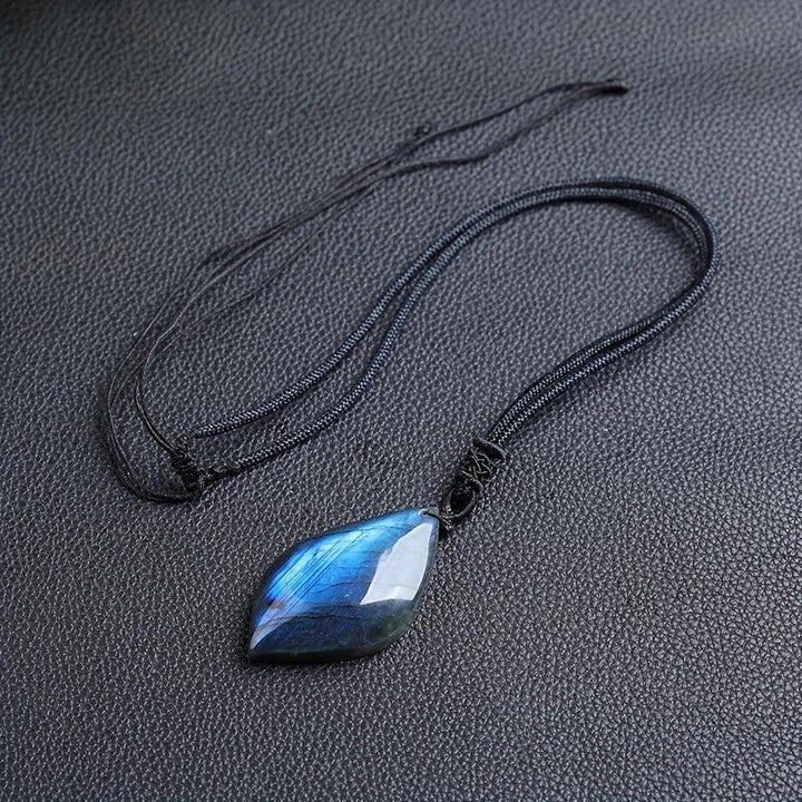 Magický náhrdelník s měsíčním kamenem