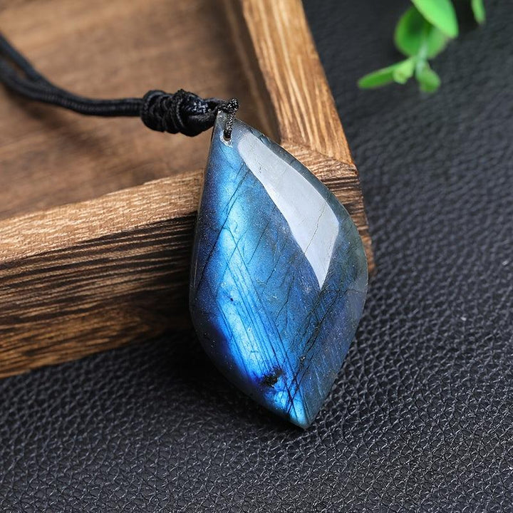 Magický náhrdelník s měsíčním kamenem
