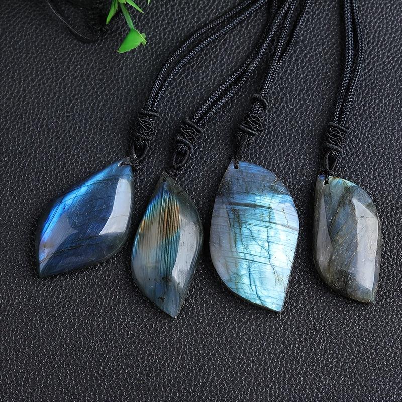 Magický náhrdelník s měsíčním kamenem