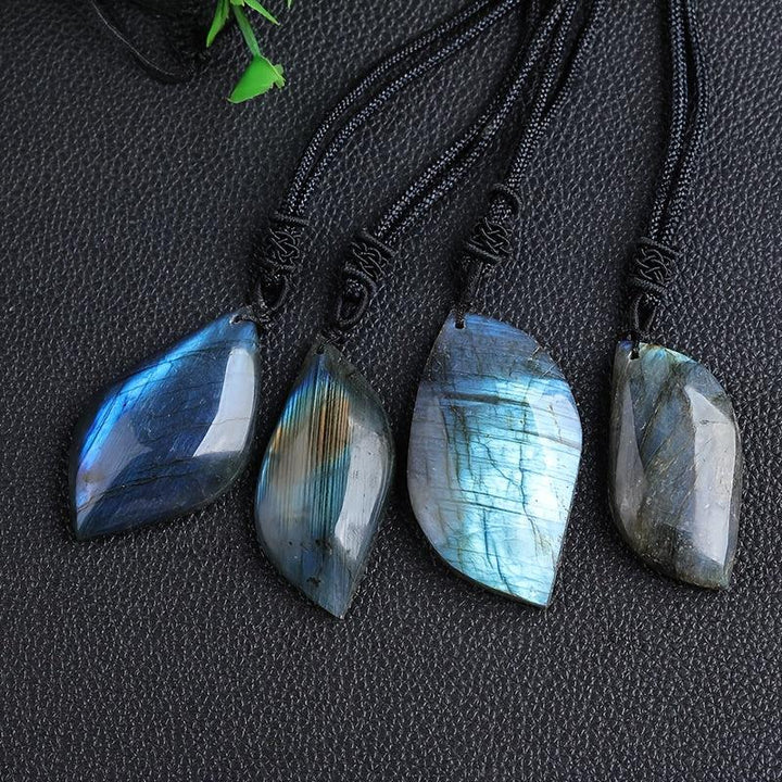 Magický náhrdelník s měsíčním kamenem