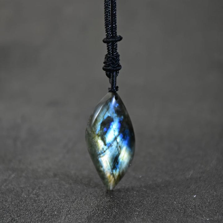 Magický náhrdelník s měsíčním kamenem