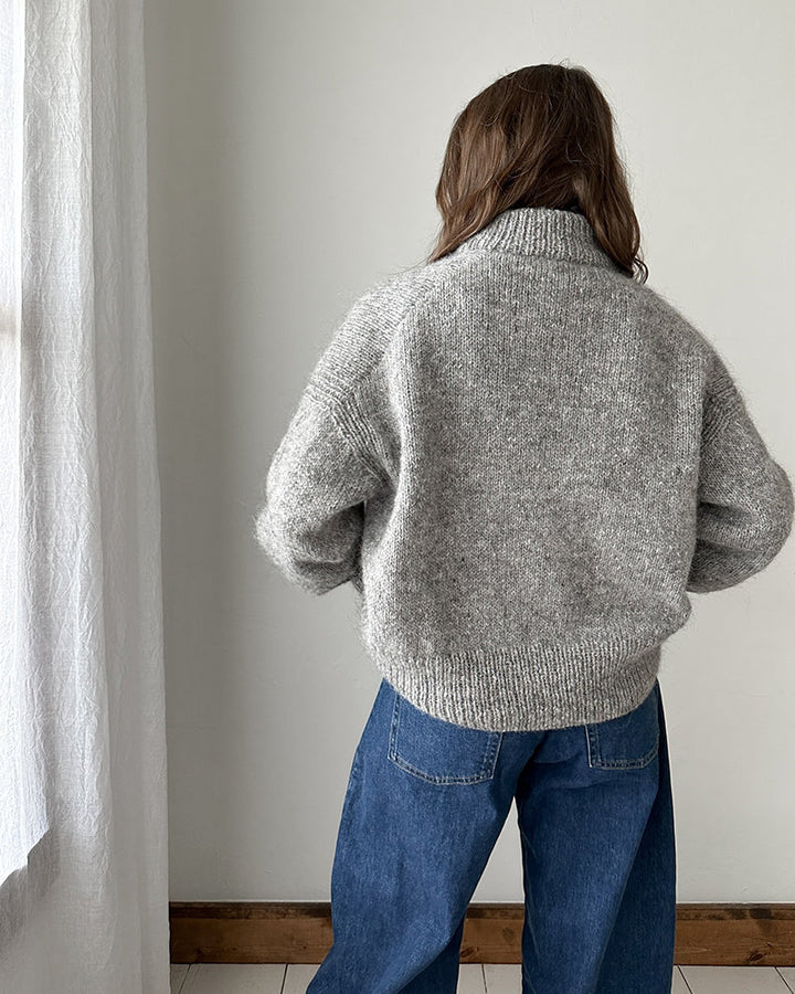 Jednobarevný cardigan s vysokým límcem a rohovými knoflíky