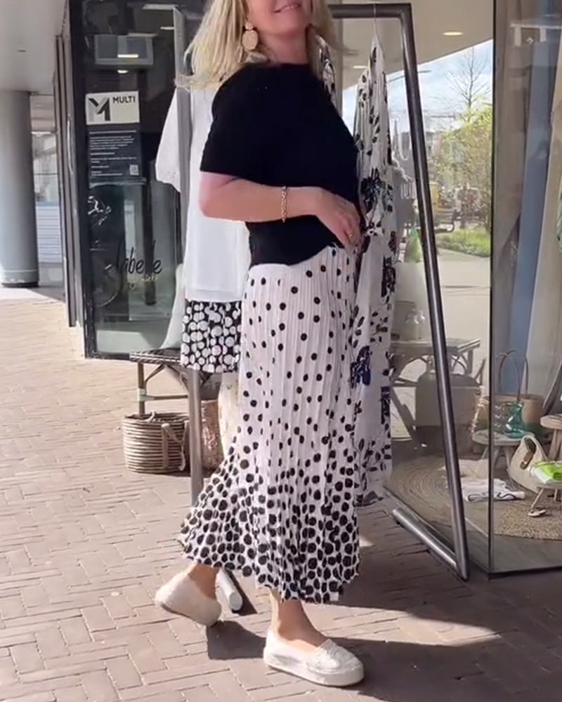 Elegantní plisovaná sukně s puntíky
