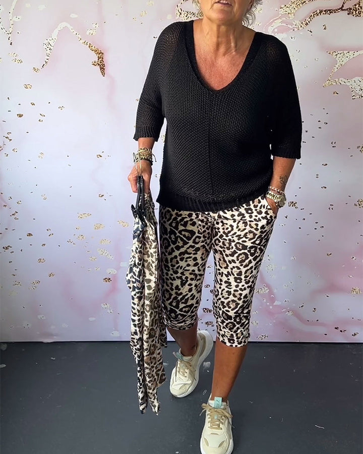 Úzké krátké kalhoty s leopardím potiskem